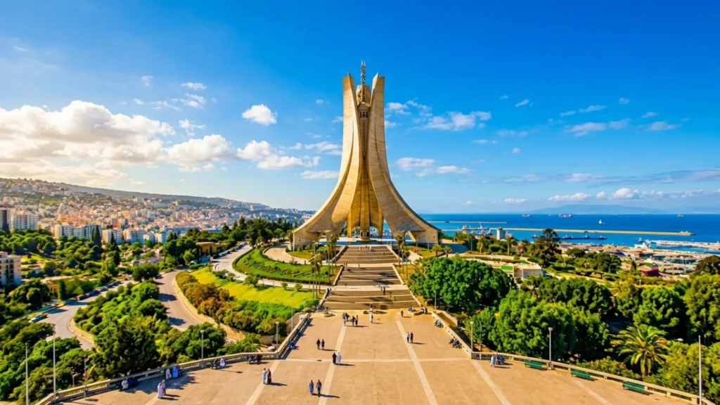 Monument des Martyrs (Maqam Echahid) et vue sur la baie d’Alger
